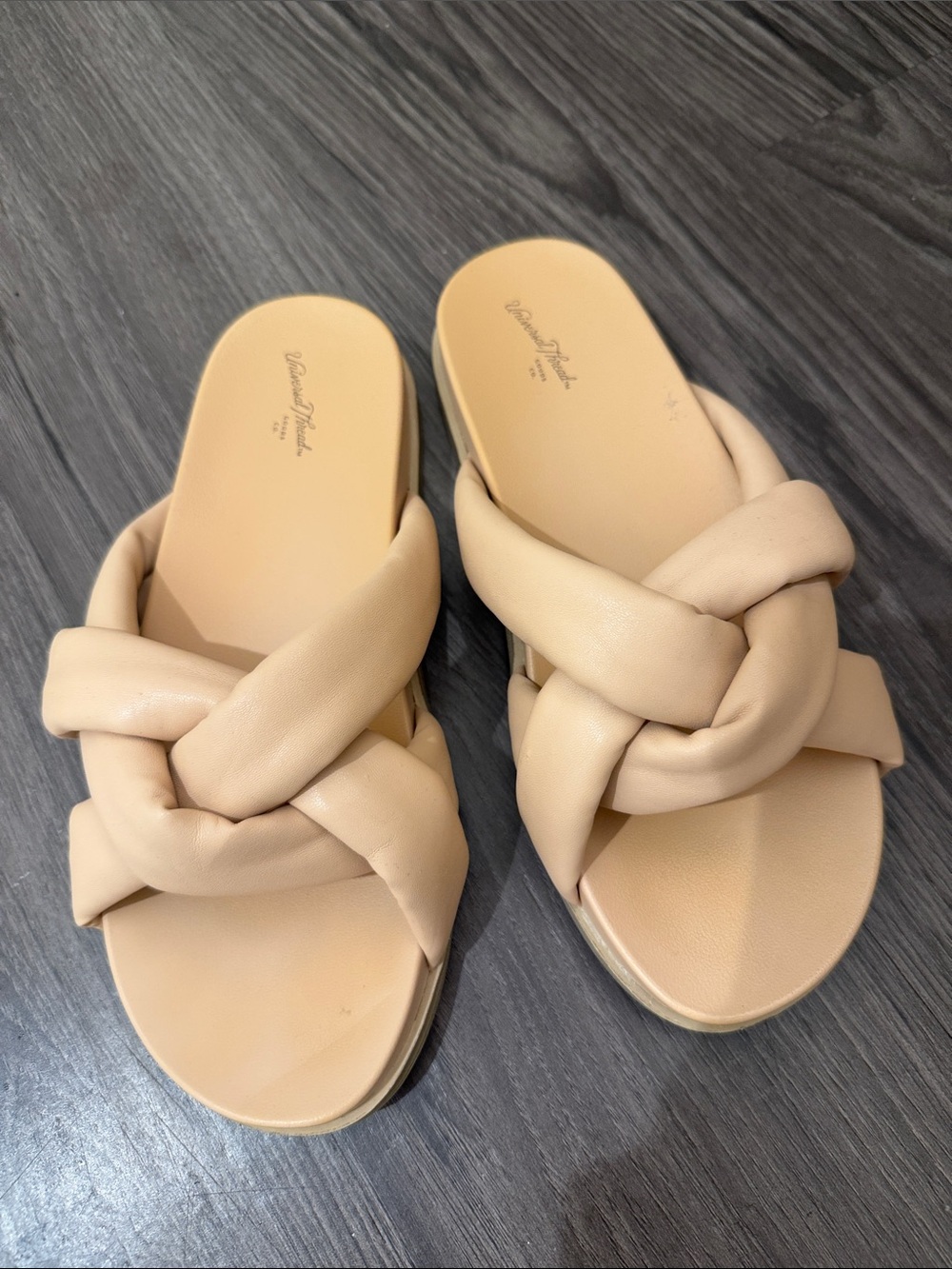 Universal Threads beige slide sandals size 7
